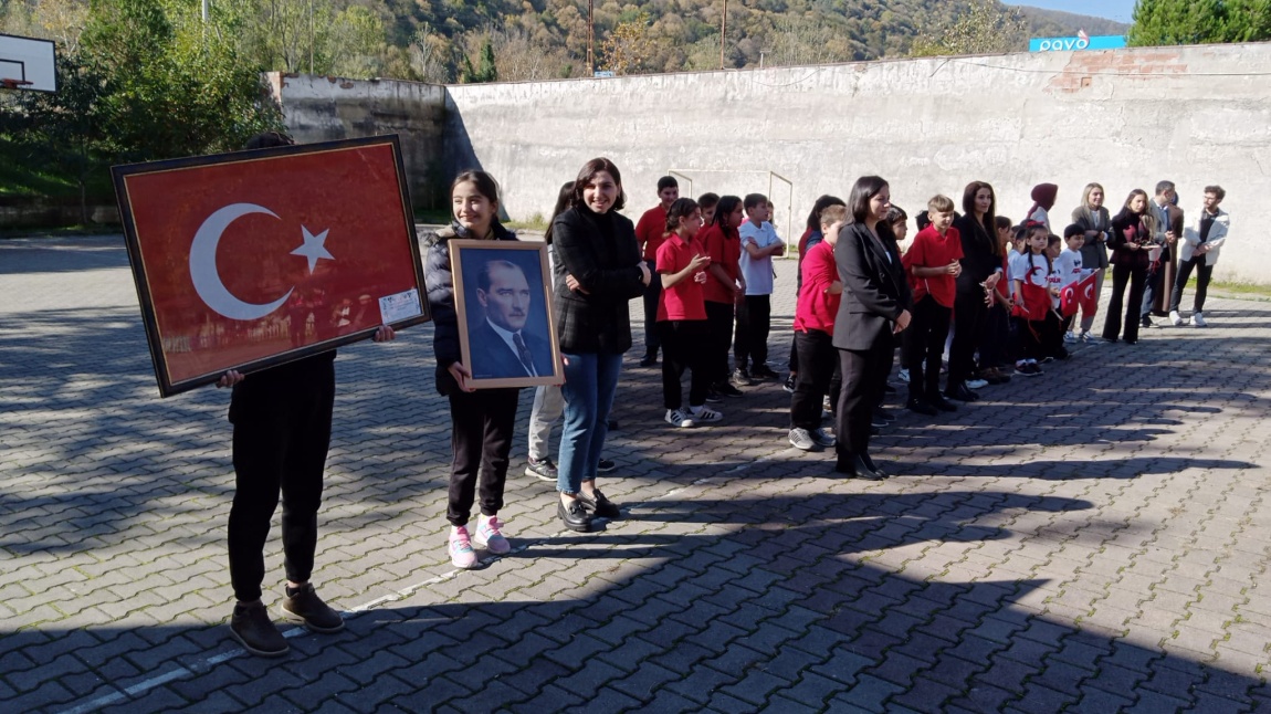 Okulumuzda 29 Ekim Cumhuriyet Bayramı Coşkuyla Kutlandı.